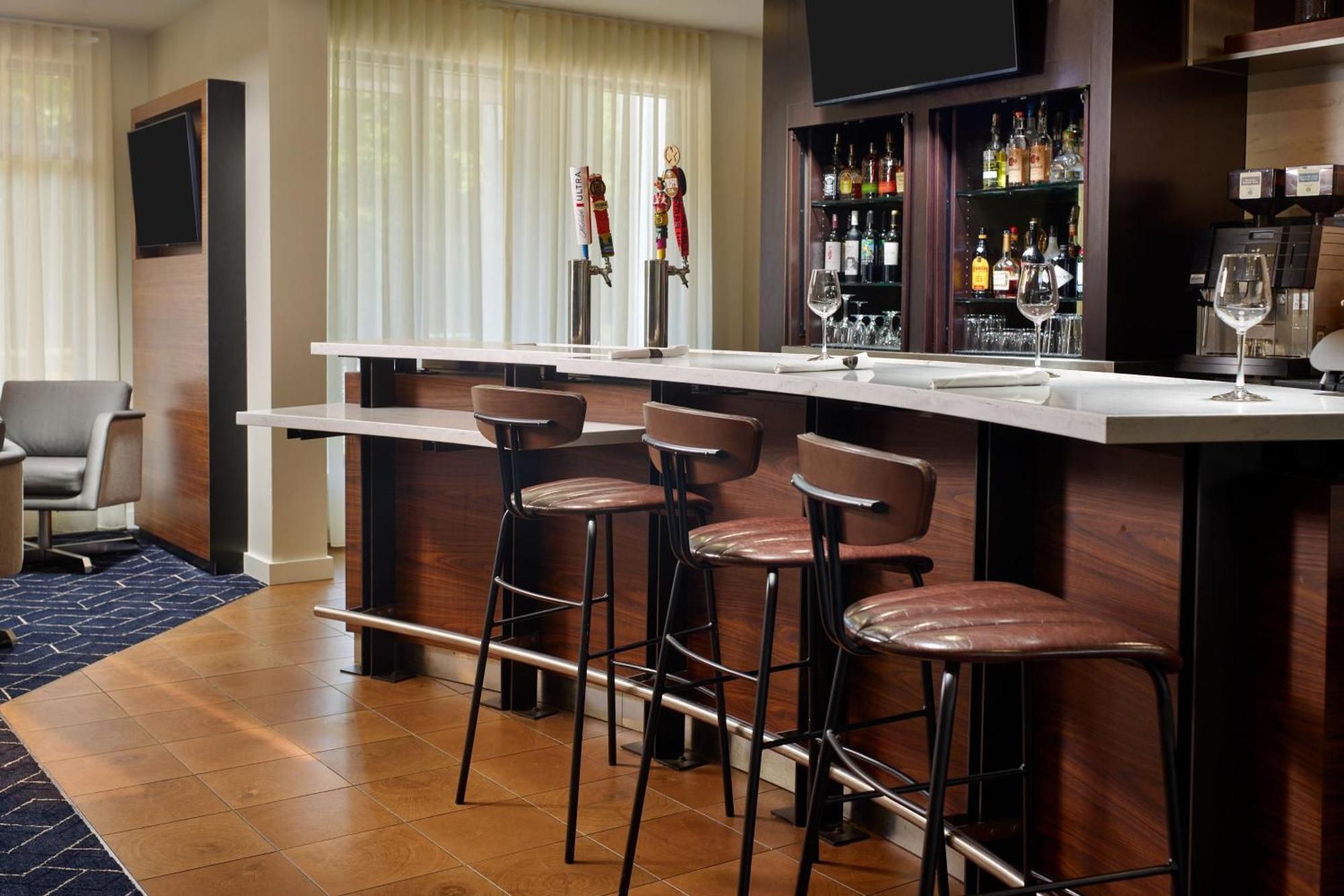 Courtyard By Marriott Charlottesville Bagian luar foto