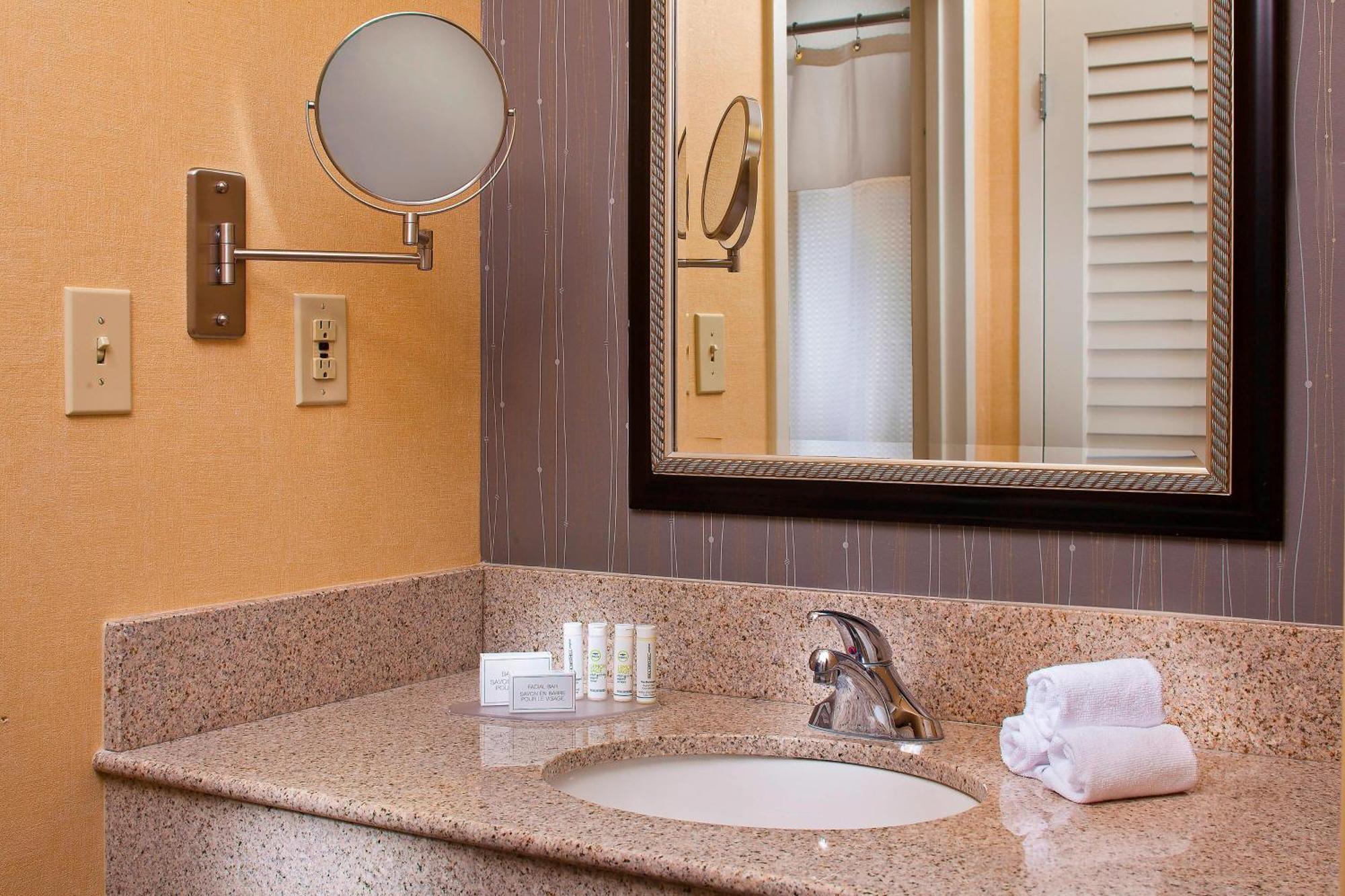 Courtyard By Marriott Charlottesville Bagian luar foto